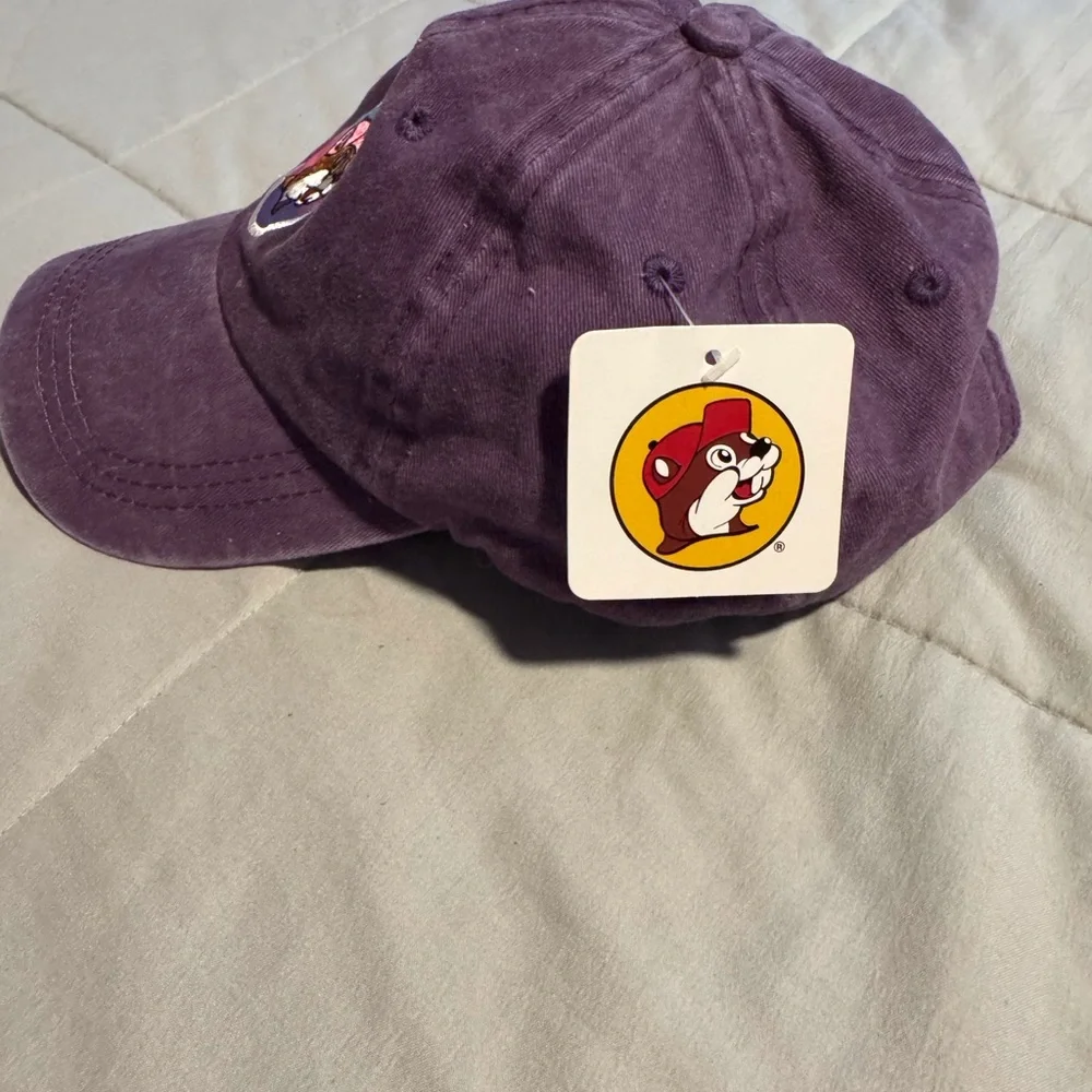 NWT Buc-ees hat. Purple featuring our favorite Beaver - Picture 2 of 4